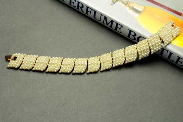 Beautiful vintage Crown Trifari Pearl  bracelet # 778