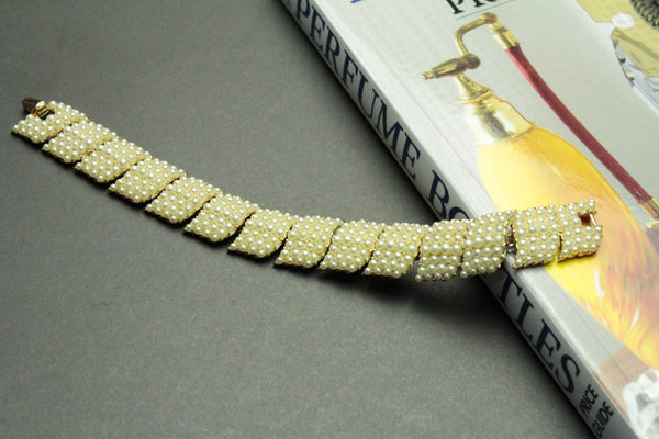 Beautiful vintage Crown Trifari Pearl  bracelet # 778