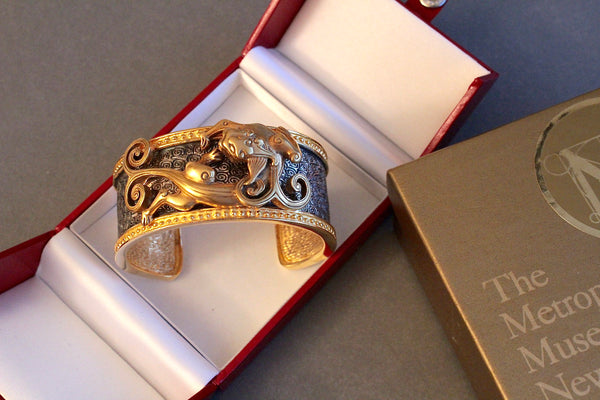 MMA Metropilitan Museum of Art Oriental Dragon Bracelet / Original Box # 1728