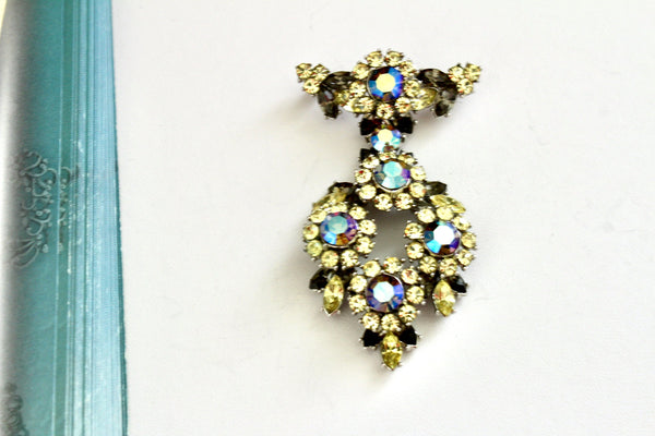 Crown Trifari 1960s " Note to a smart woman" collection rhinestones  Brooch