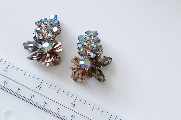 Unsigned  Vintage DeLizza and Elster Juliana    Earrings clip on #1114