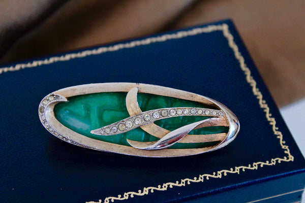 Unsigned  Green Peking Glass / Faux Jade  Art Nouveau style brooch 1950s  #