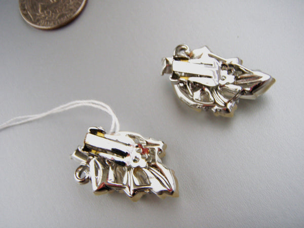 LISNER Lucite Silver  Leaf Design earrings clip on #2363